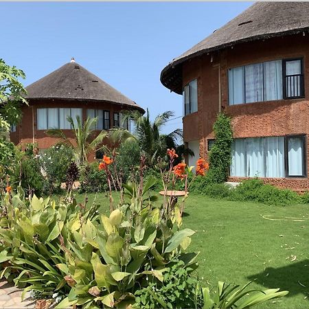 Marcelo Beach Club Lome Bagian luar foto