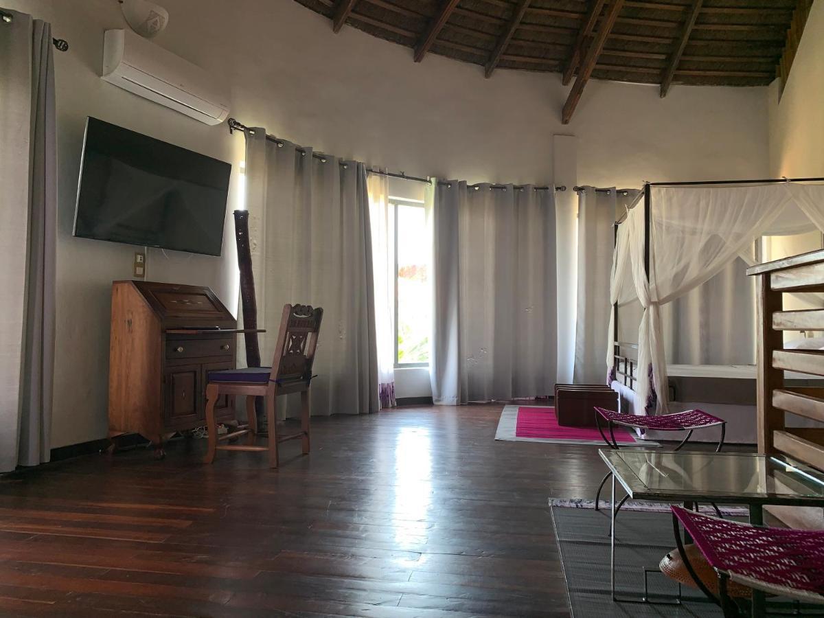 Marcelo Beach Club Lome Bagian luar foto