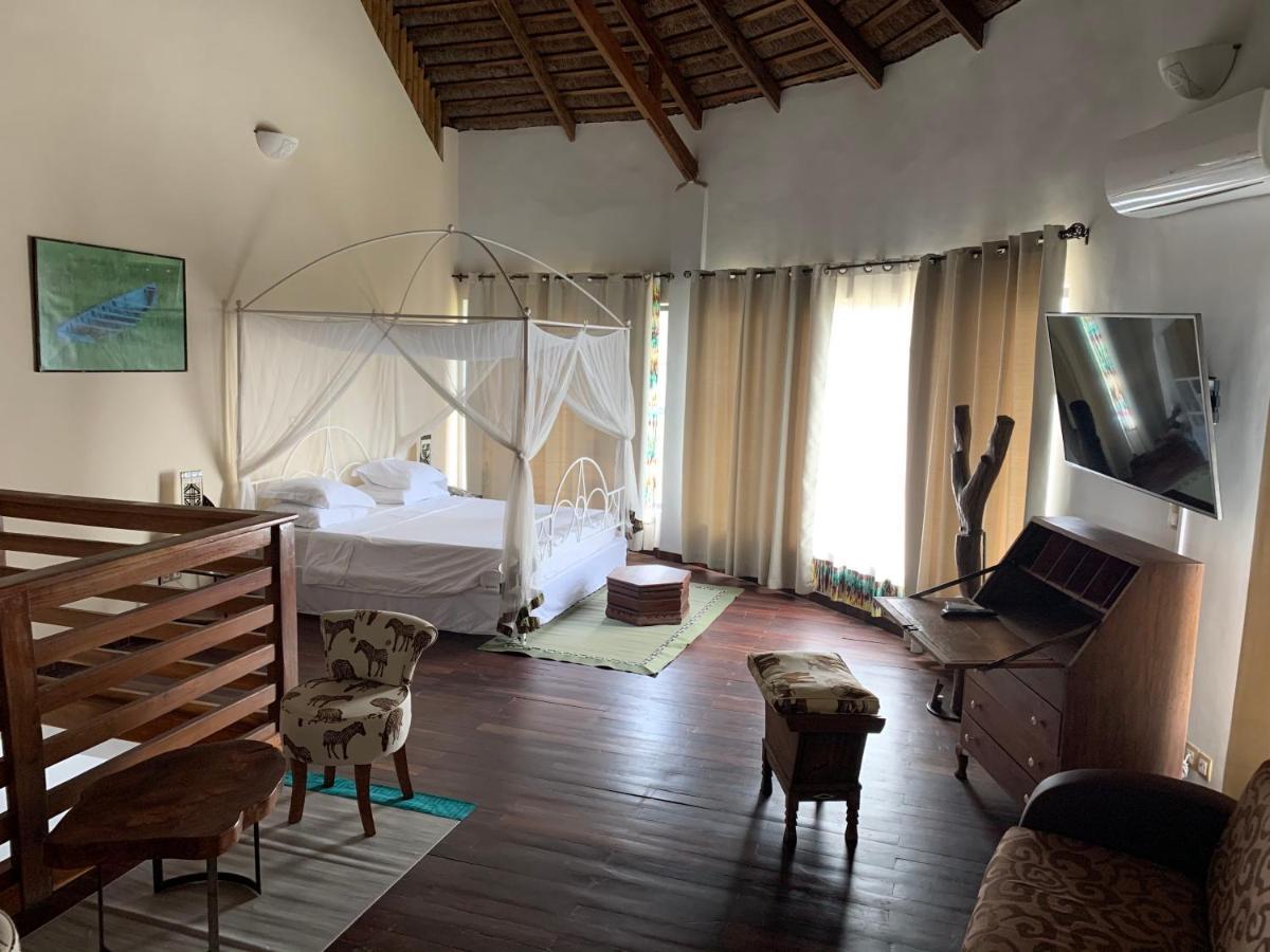 Marcelo Beach Club Lome Bagian luar foto