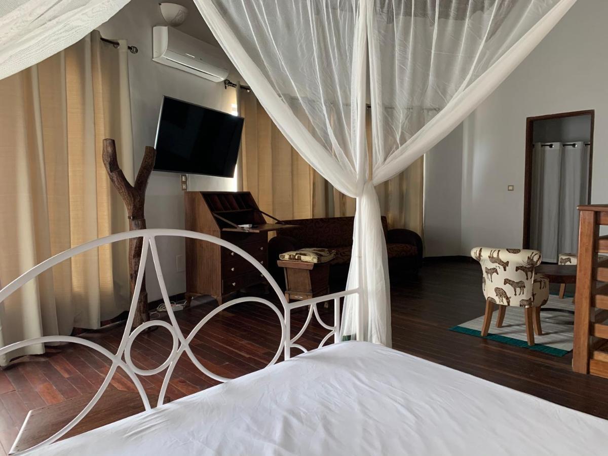 Marcelo Beach Club Lome Bagian luar foto